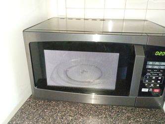 Toshiba Microwave Oven - Excellent Condition & Very Clean