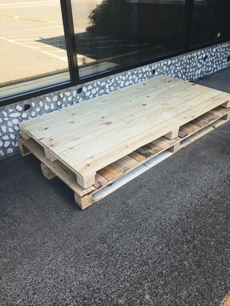 Two FREE Pallets - 626 NE 102nd Portland 