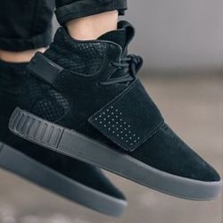 ADIDAS TUBULAR INVADER SHOES SIZE 5