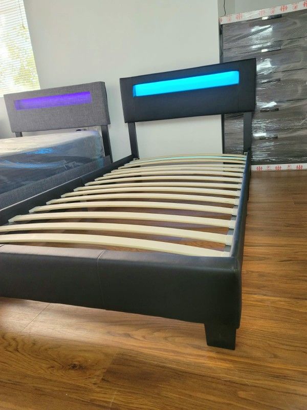 NEW IN BOX TWIN UPHOLSTERED BED FRAME PLATFORM 😊 MATTRESS SOLD SEPARATELY