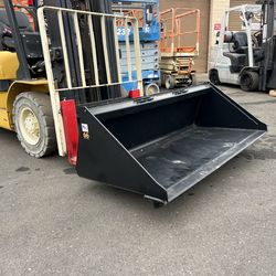 Brand new skid steer Tomahawk 66" bucket attachment