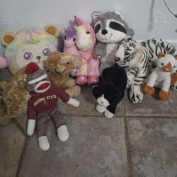 Random Small Stuffies / Plushies 