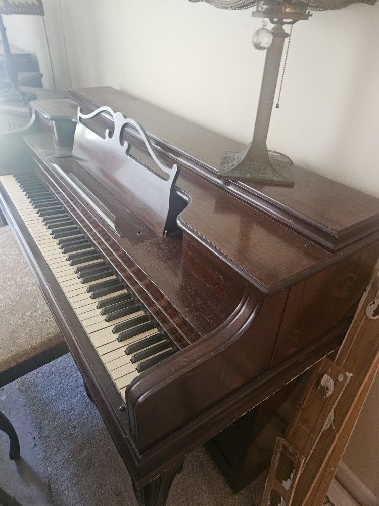 Vintage Janssen Upright Piano – Mahogany Wood – Early 1970s With Bench