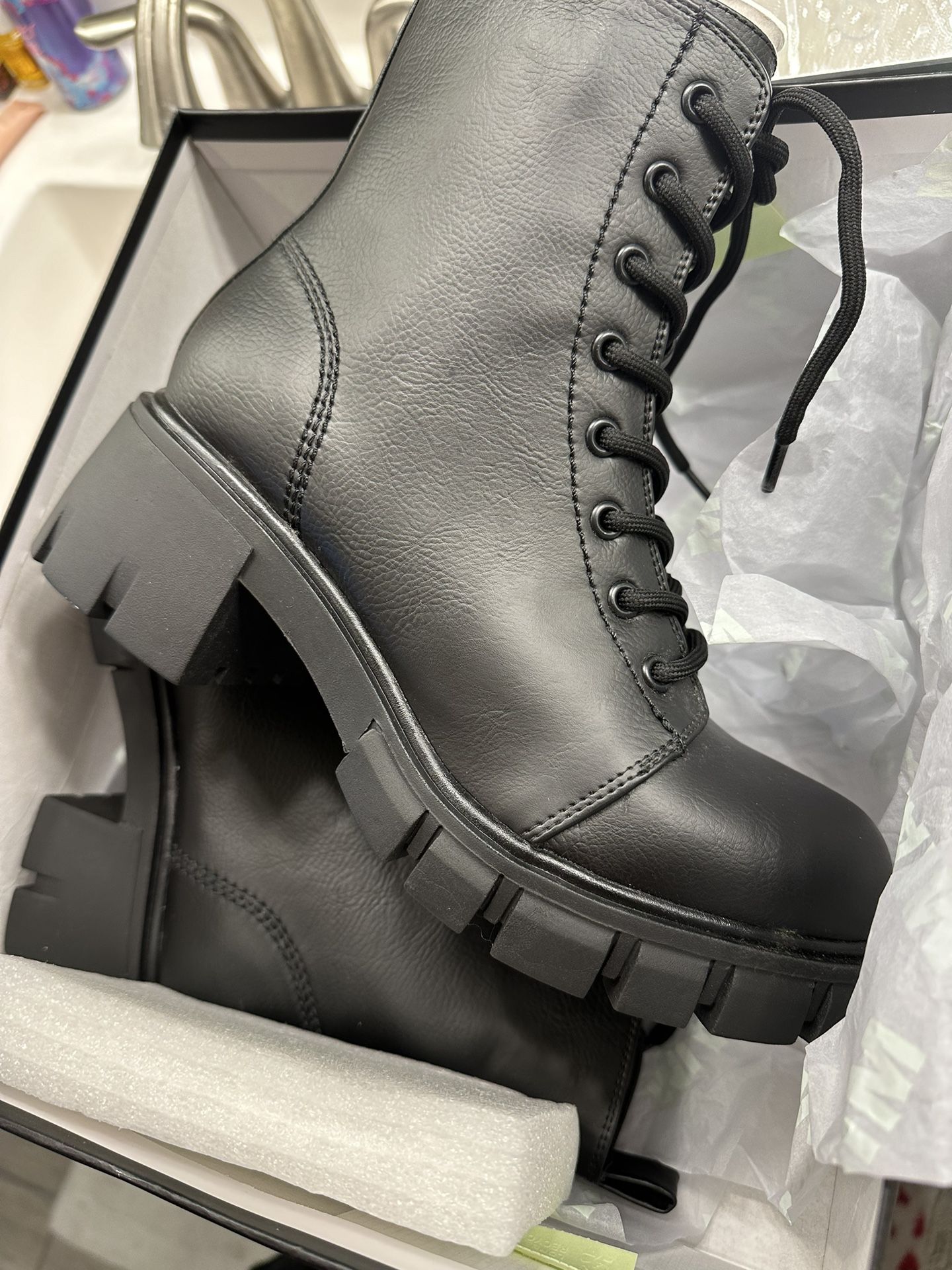 Women’s Black boots 7.5