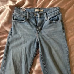 724 Levi’s High Rise Straight Crop