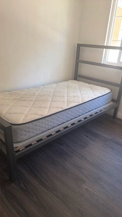 Bed with frame twin