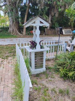 Decorative Well Plant Holder