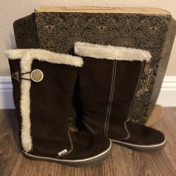Rare Women’s Vans Boots Size 7
