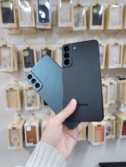 Galaxy S22 Plus 5G 6.6" (Unlocked) 256GB Fair Green