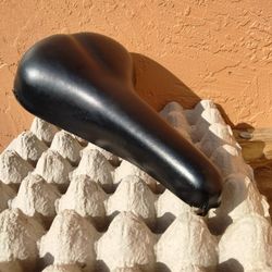 vintage Schwinn road bike seat, 1981