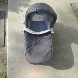 Nuna Bassinet
