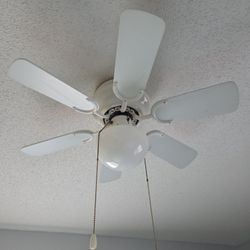 White 31" Ceiling Fan with Light
