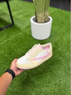 Jordan 1 Retro Low OG SP Travis Scott Shy Pink