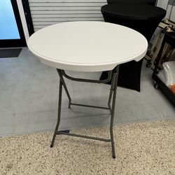 High foldable table with cover