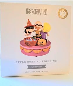 PEANUTS GANG HALLMARK HALLOWEEN FIGURINE WITH SOUND NEW IN BOX