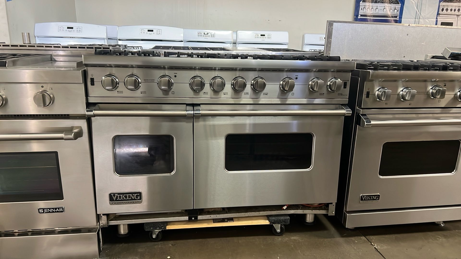 VIKING 48”WIDE ALL GAS RANGE STOVE IN STAINLESS STEEL 8 BURNER 