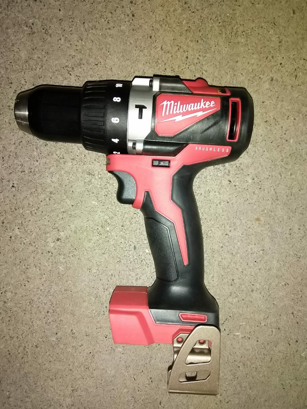 HAMMER DRILL MILWAUKEE BATTERY NOT INCLUDED