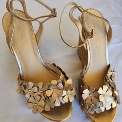 PELLE MODA BRAND NEW WEDGE BEAUTIFUL