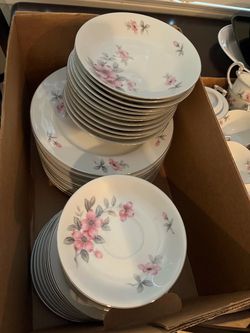 Harmony house China set Dogwood pattern