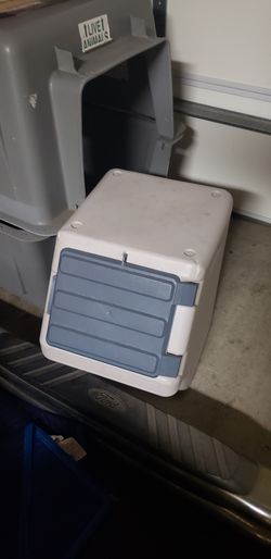 Dog food storage container