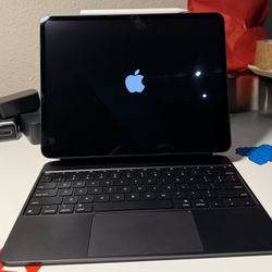 13-inch iPad Pro - Magic Keyboard - Apple Pencil Pro