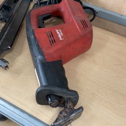 Hilt reciprocating Saw