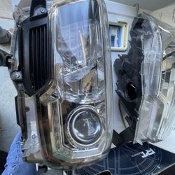 2020 Toyota Tacoma Headlights