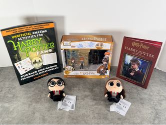 Harry Potter Fan Bundle – Books, Playset & Plush