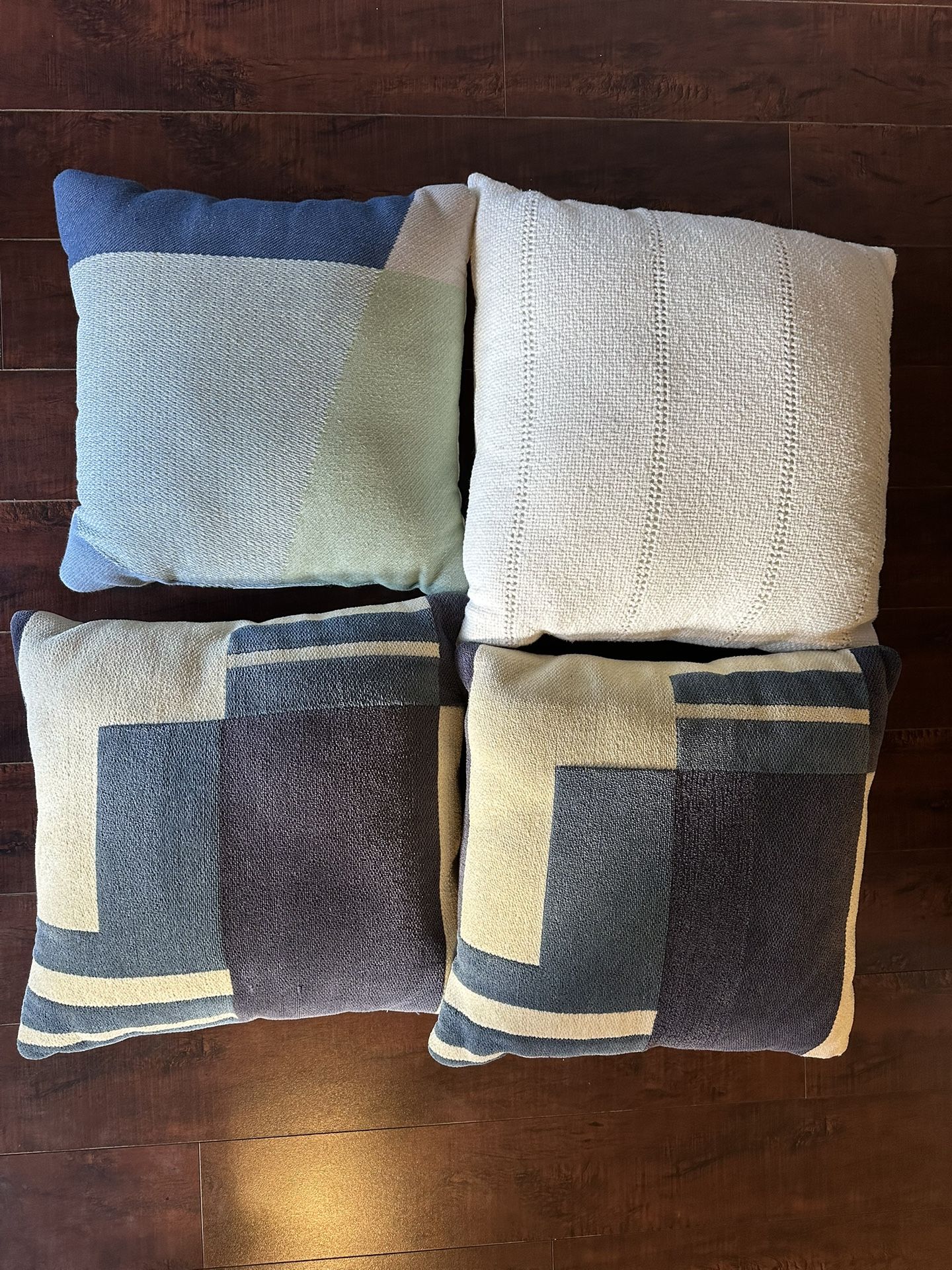 4 Couch Throw Pillows, Lightly Used, Great Condition