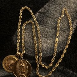 Gold rope chain 