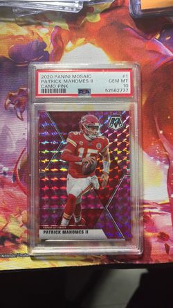2020 Panini Mosaic Patrick Mahomes II Camo Pink PSA 10