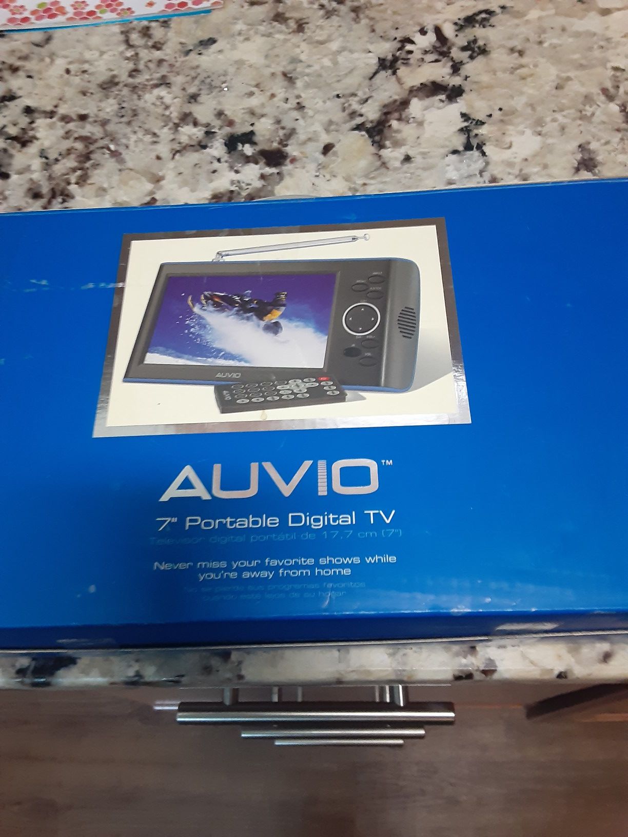 AUVIO 7 inch portable digital TV