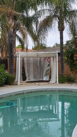 Gazebo 10'×10'