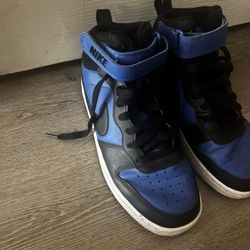 Youth Size 6 Black And Blue Nikes