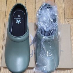 Anywear Clogs Slip Resistant Size 11 Women Olive Green