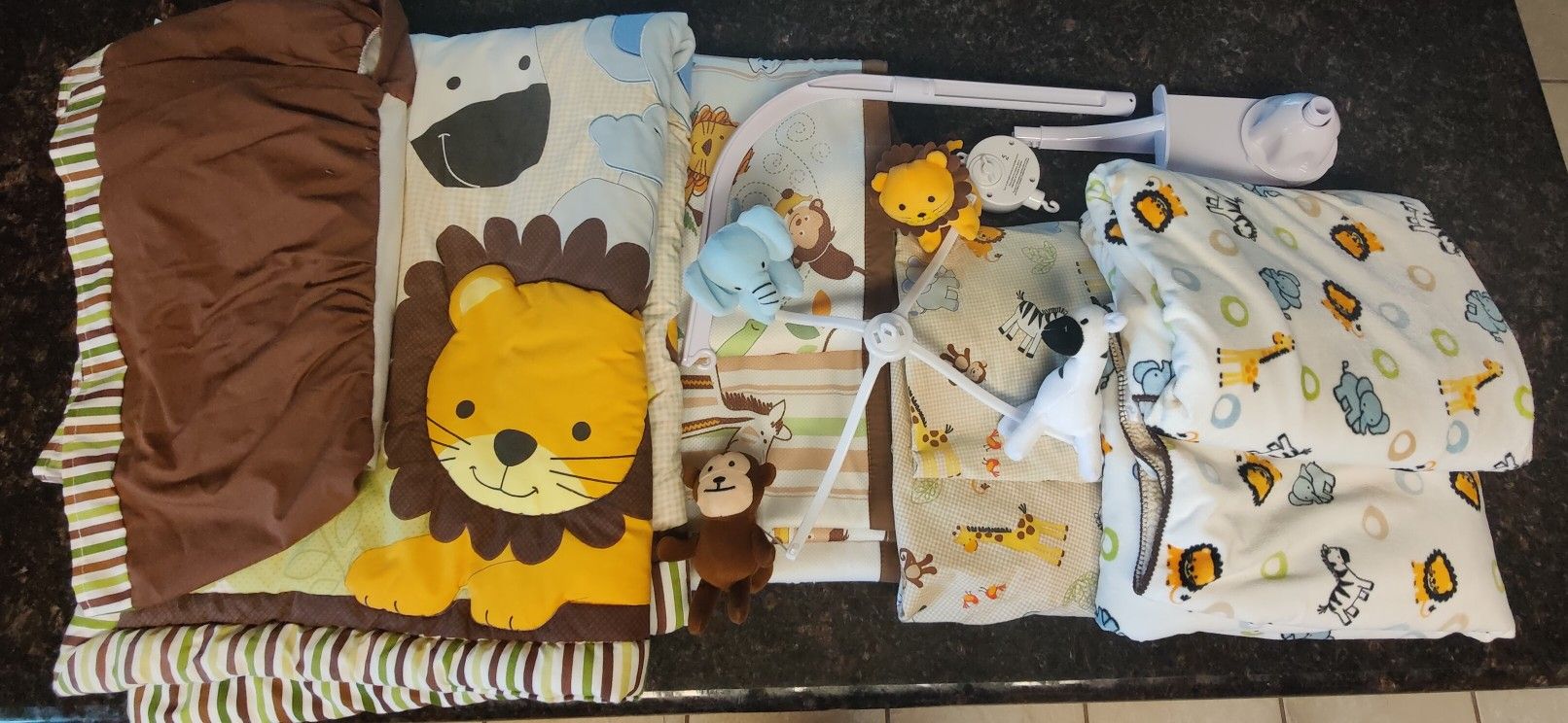 Bedtime Originals Jungle Buddies - Complete Crib Set (8 Pieces)