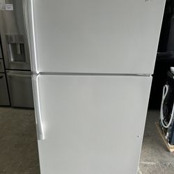 33” Wide 22 Cubic Foot Refrigerator 