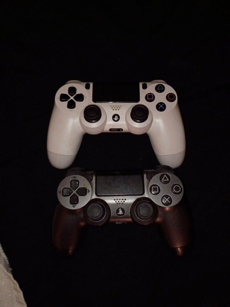 2 PS4 Controller