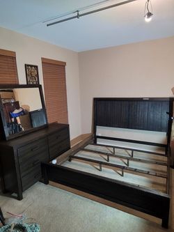 King bedframe and dresser