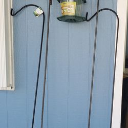 Bird Feeder w/ Shepherd Hooks