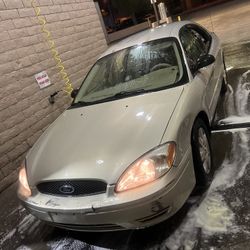2005 Ford Taurus 