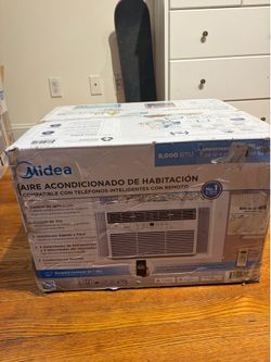 Midea 8000 BTU Air Conditioner (AC)