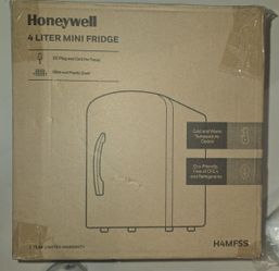 Mini Fridge *BRAND NEW*