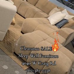 ✨️ Sectional Sofas✨️ Furniture Queen Bedrooms, Dining Avail