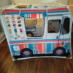 Play Food Truck With Food Accessories On The Menu