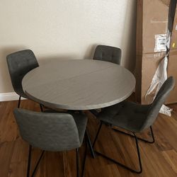 4-chair dining set