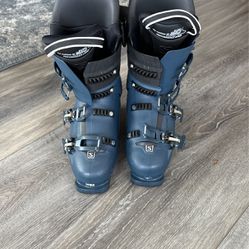 Salomon Ski Boots 25.5 Worn Once 