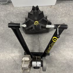 Saris Cycle Ops Fluid Trainer w / Indoor Riser Block