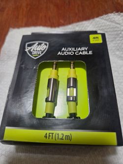 Aux auxiliary cable.  4 ft.   New.      Hablo Español