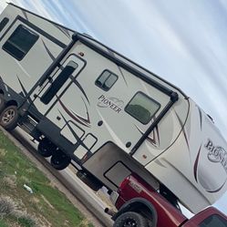 Pioneer Heartland Model 287, White 32ft